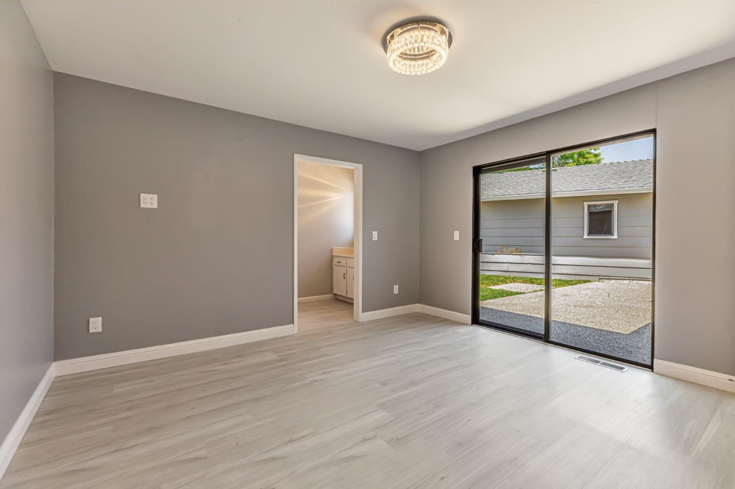 Detail Gallery Image 22 of 28 For 445 Marks Dr, Hollister,  CA 95023 - 3 Beds | 2 Baths
