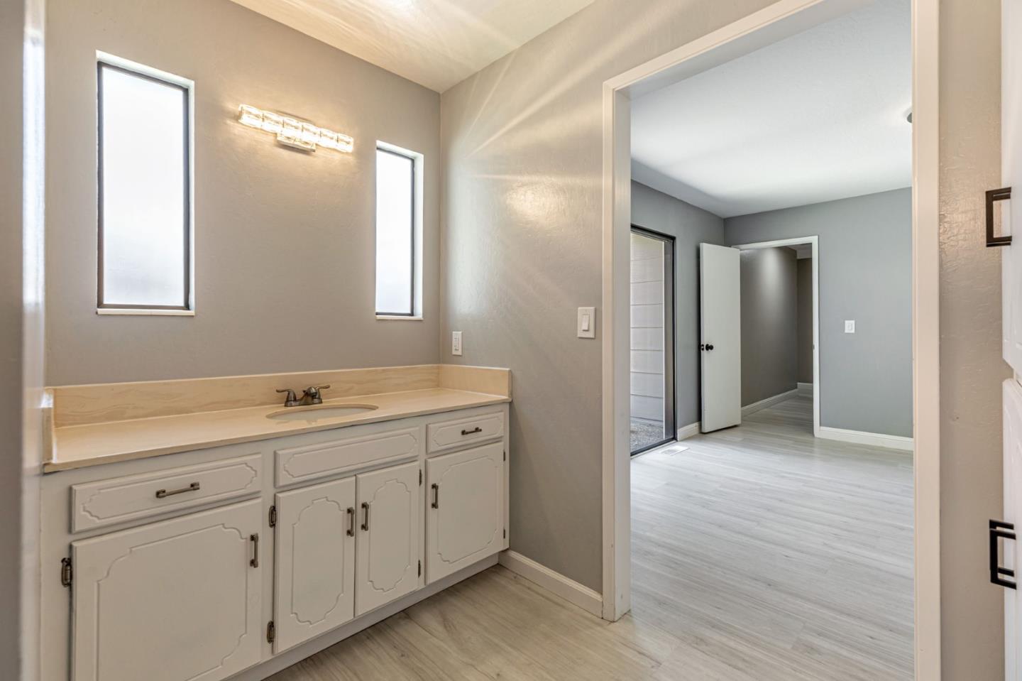 Detail Gallery Image 24 of 28 For 445 Marks Dr, Hollister,  CA 95023 - 3 Beds | 2 Baths