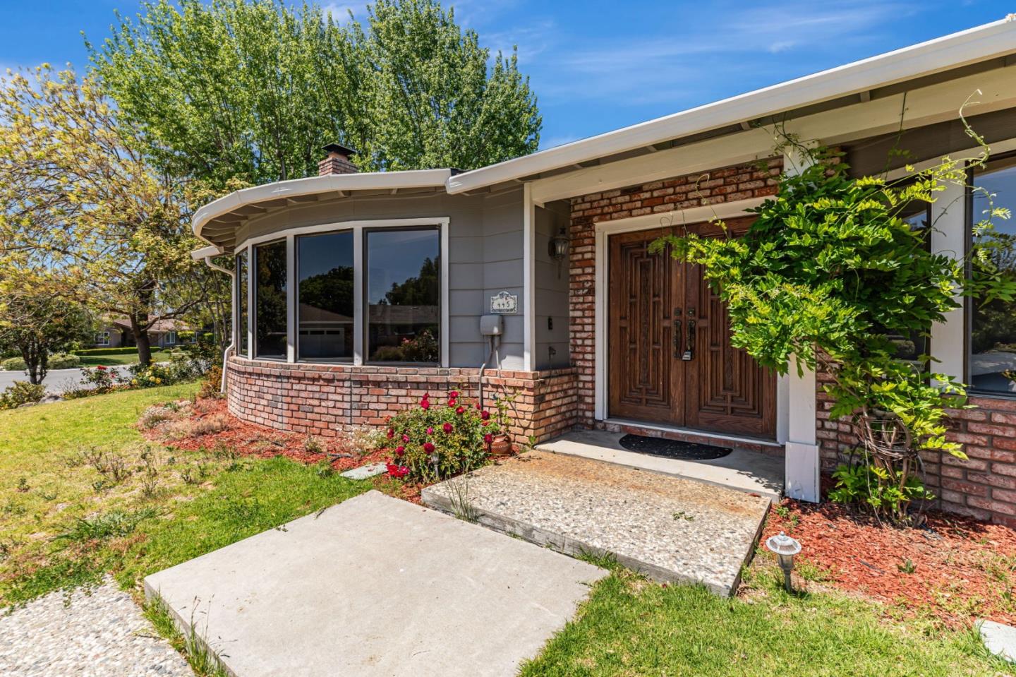 Detail Gallery Image 3 of 28 For 445 Marks Dr, Hollister,  CA 95023 - 3 Beds | 2 Baths