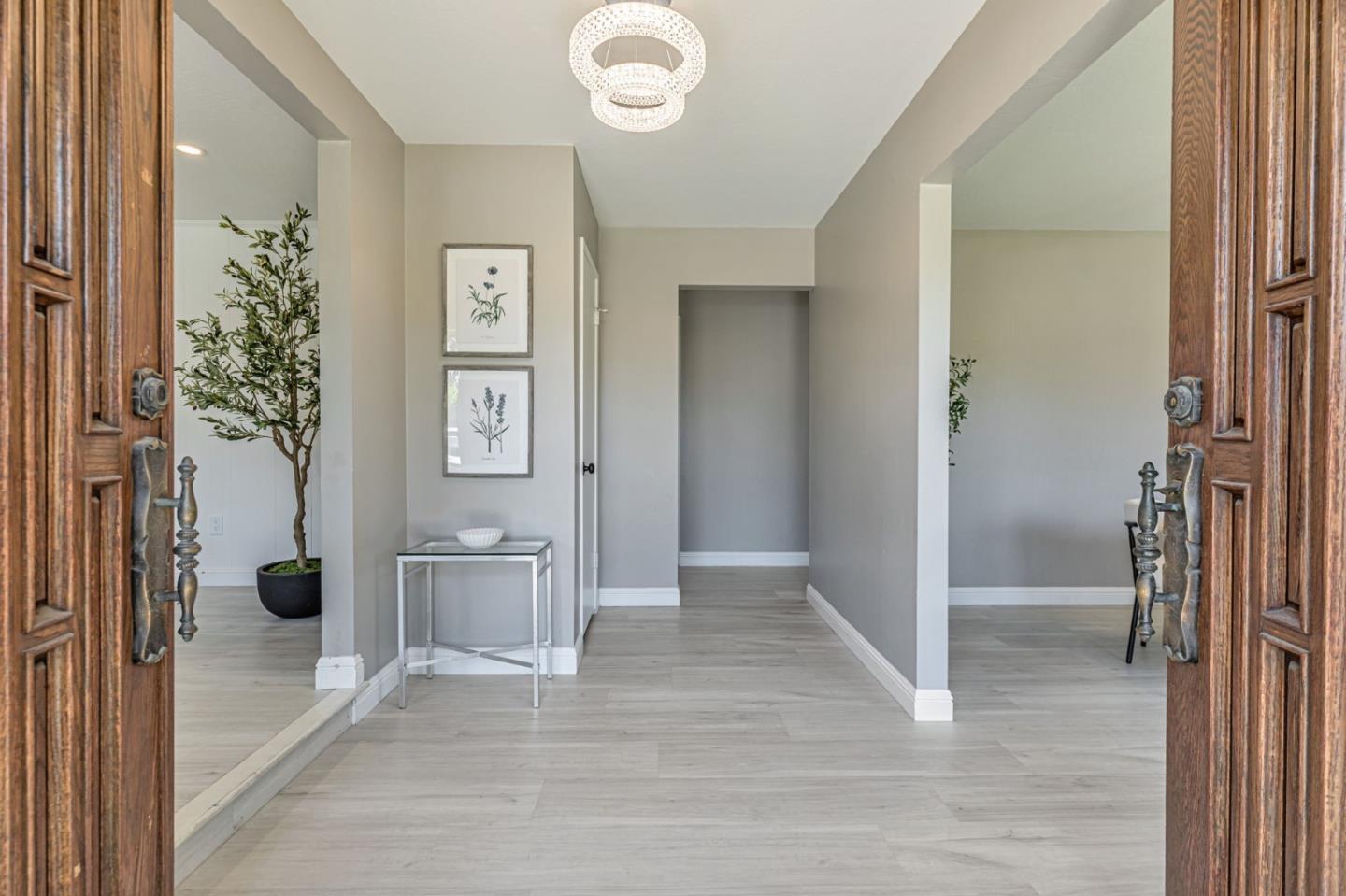 Detail Gallery Image 4 of 28 For 445 Marks Dr, Hollister,  CA 95023 - 3 Beds | 2 Baths