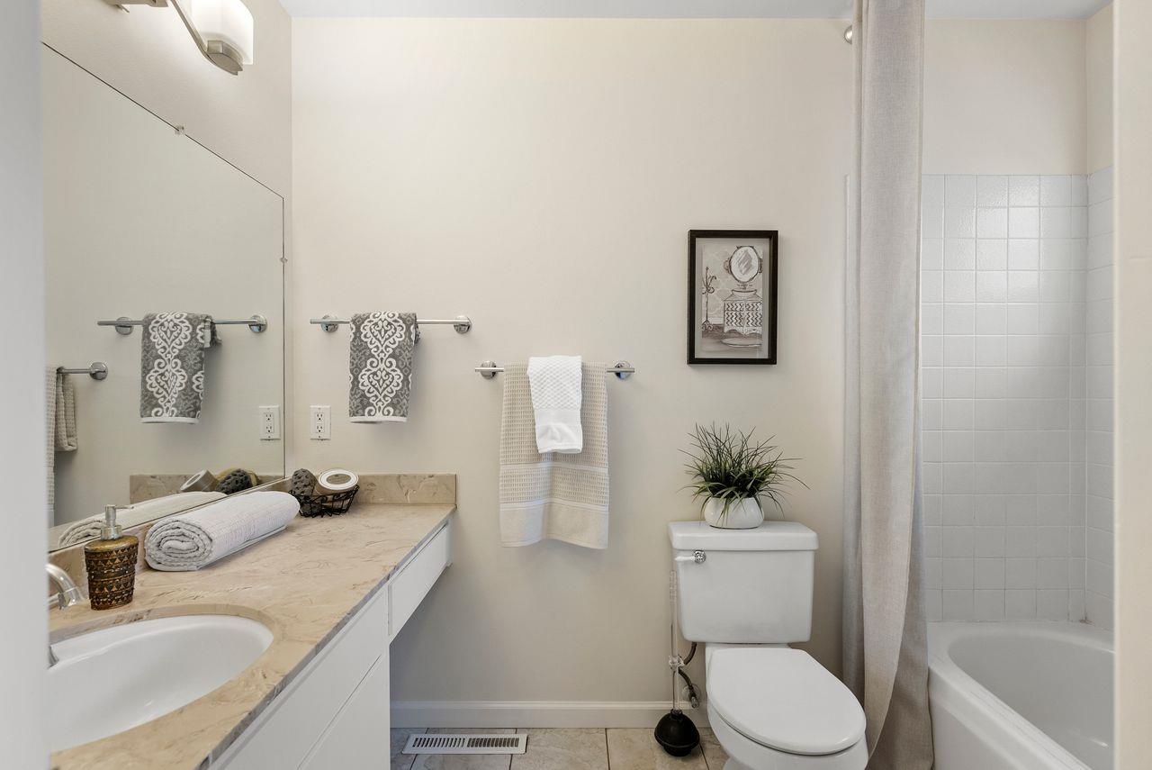Detail Gallery Image 12 of 19 For 1510 via Cancion, San Jose,  CA 95128 - 3 Beds | 2 Baths