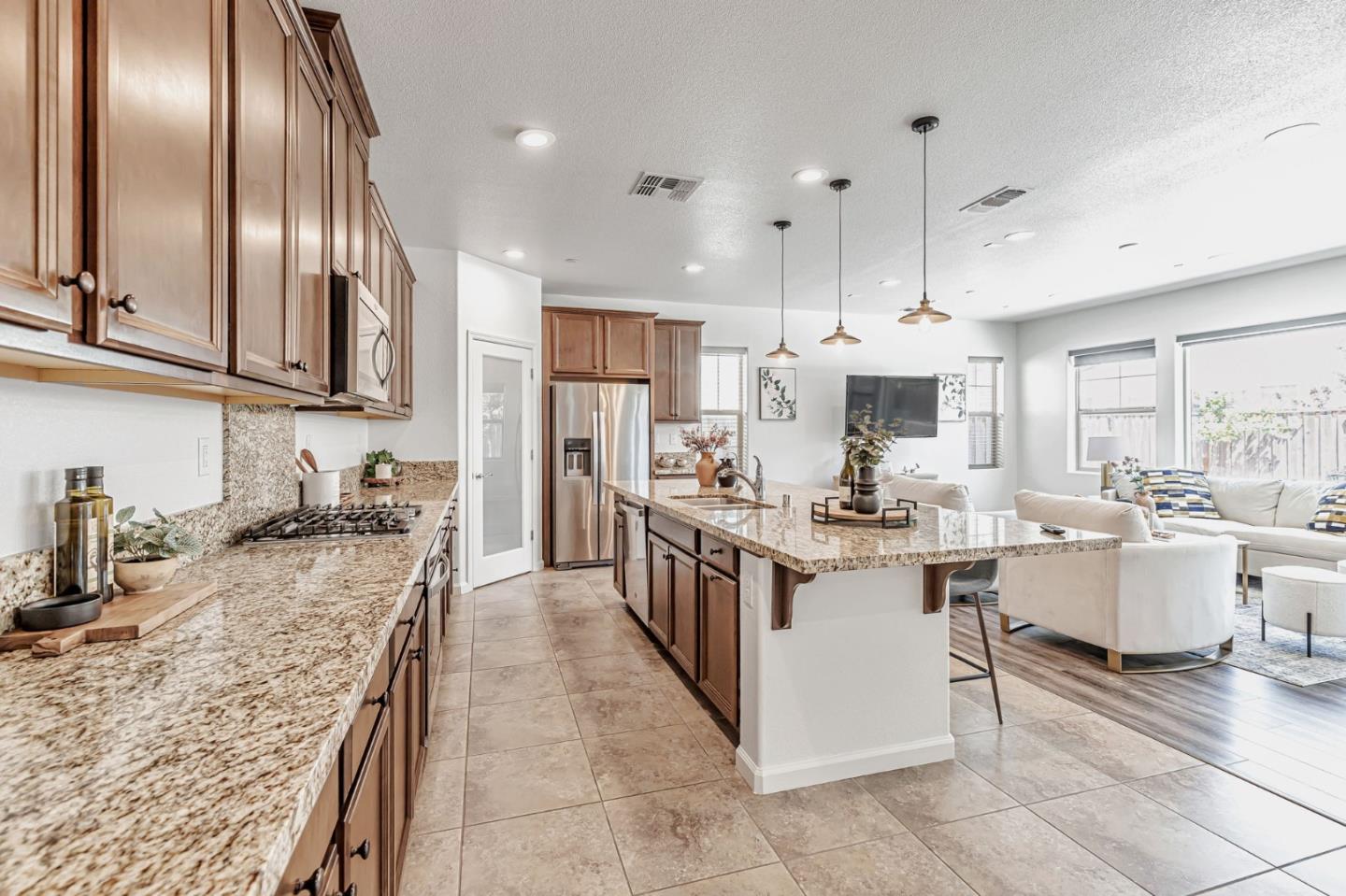 Detail Gallery Image 14 of 61 For 725 Sullivan Way, Gilroy,  CA 95020 - 4 Beds | 3 Baths