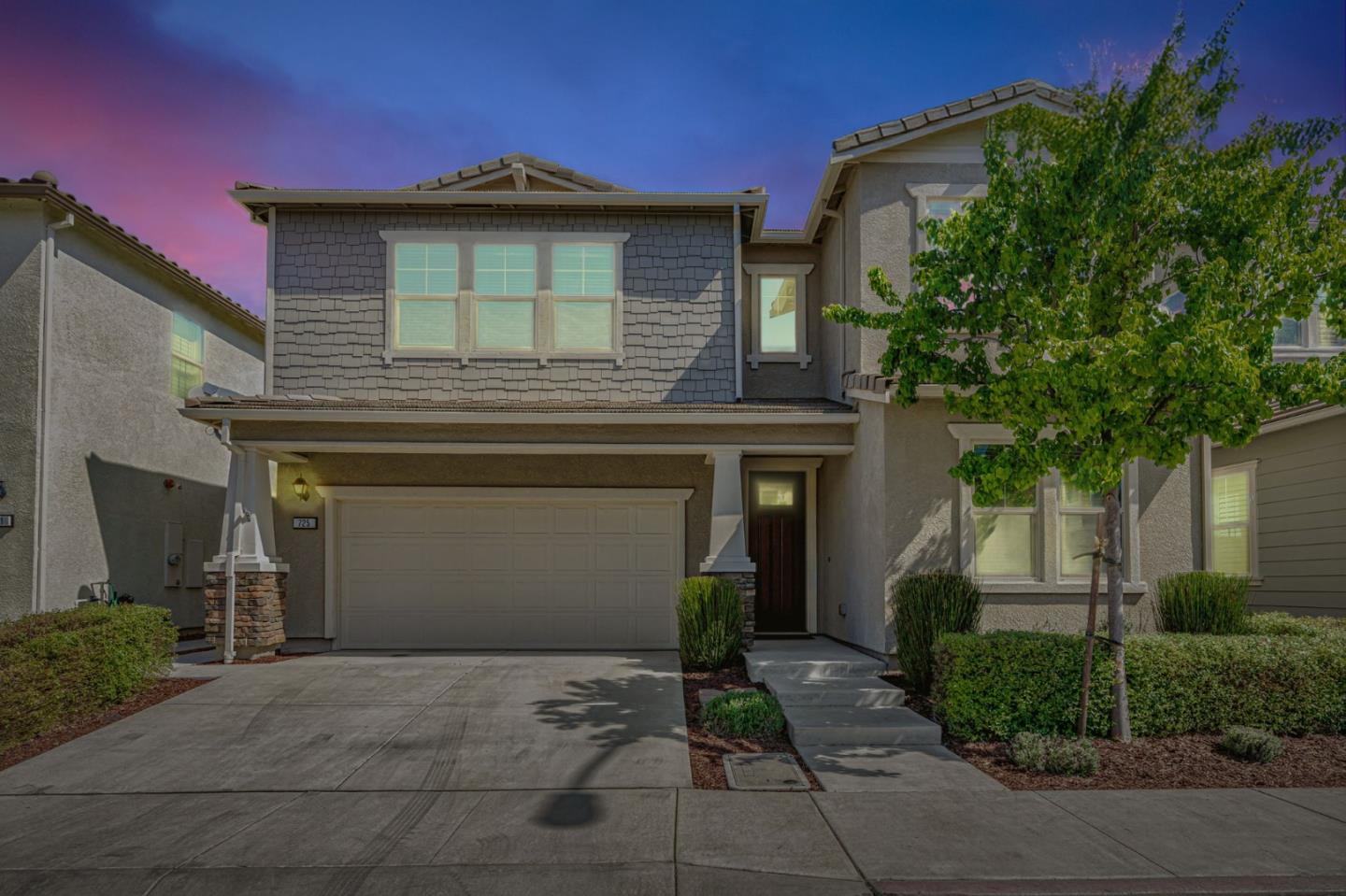 Detail Gallery Image 4 of 61 For 725 Sullivan Way, Gilroy,  CA 95020 - 4 Beds | 3 Baths