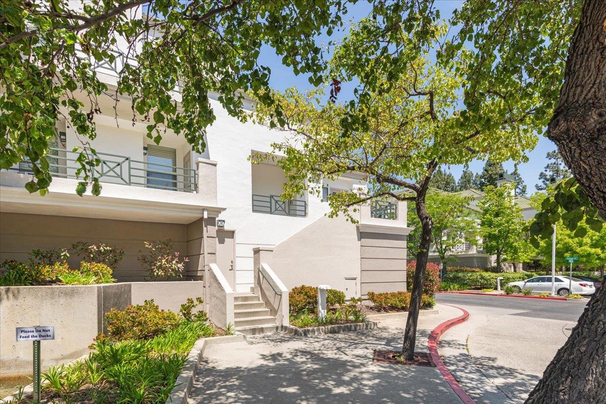 Detail Gallery Image 2 of 27 For 440 Navaro Place #205,  San Jose,  CA 95134 - 2 Beds | 2 Baths