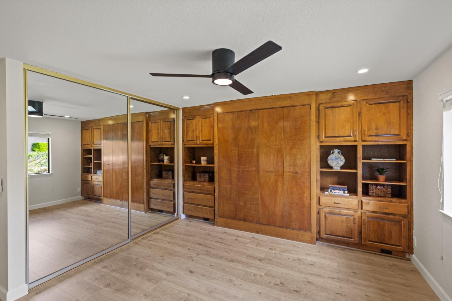 Detail Gallery Image 24 of 45 For 23799 Monterey-Salinas Hwy #35,  Salinas,  CA 93908 - 2 Beds | 2 Baths