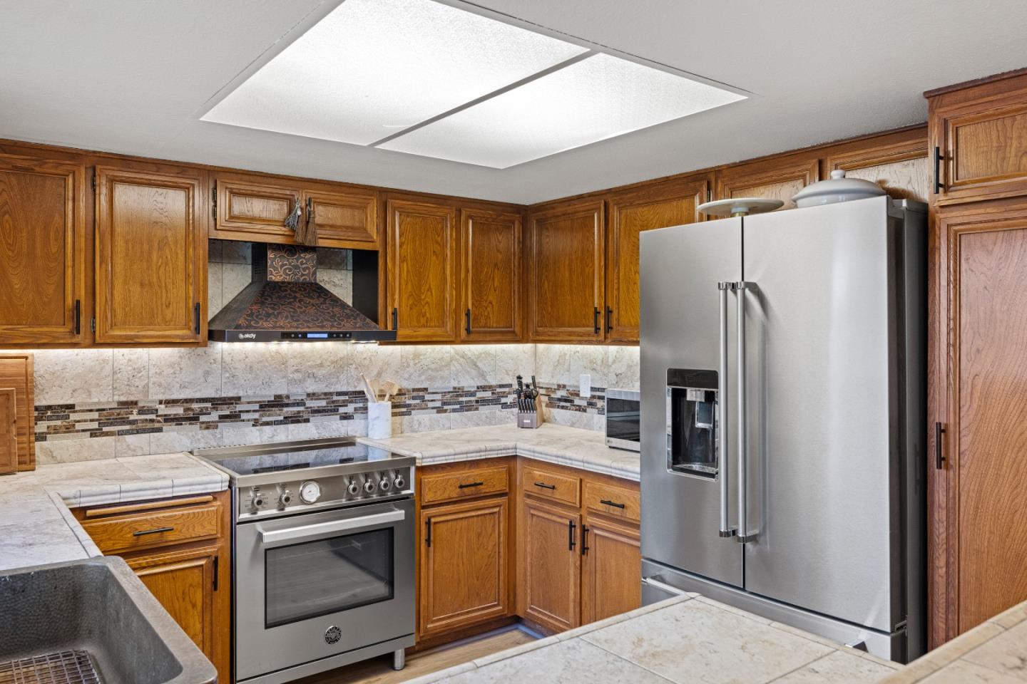 Detail Gallery Image 8 of 45 For 23799 Monterey-Salinas Hwy #35,  Salinas,  CA 93908 - 2 Beds | 2 Baths