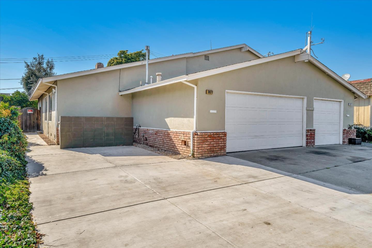 Detail Gallery Image 2 of 43 For 30079 Vanderbilt St, Hayward,  CA 94544 - 3 Beds | 2 Baths