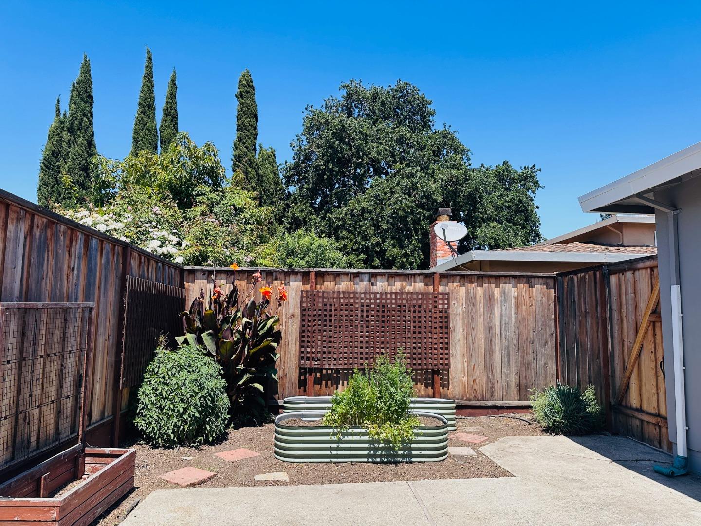 Detail Gallery Image 30 of 39 For 1506-1508 Kentfield Ave, Redwood City,  CA 94061 - 4 Beds | 3 Baths