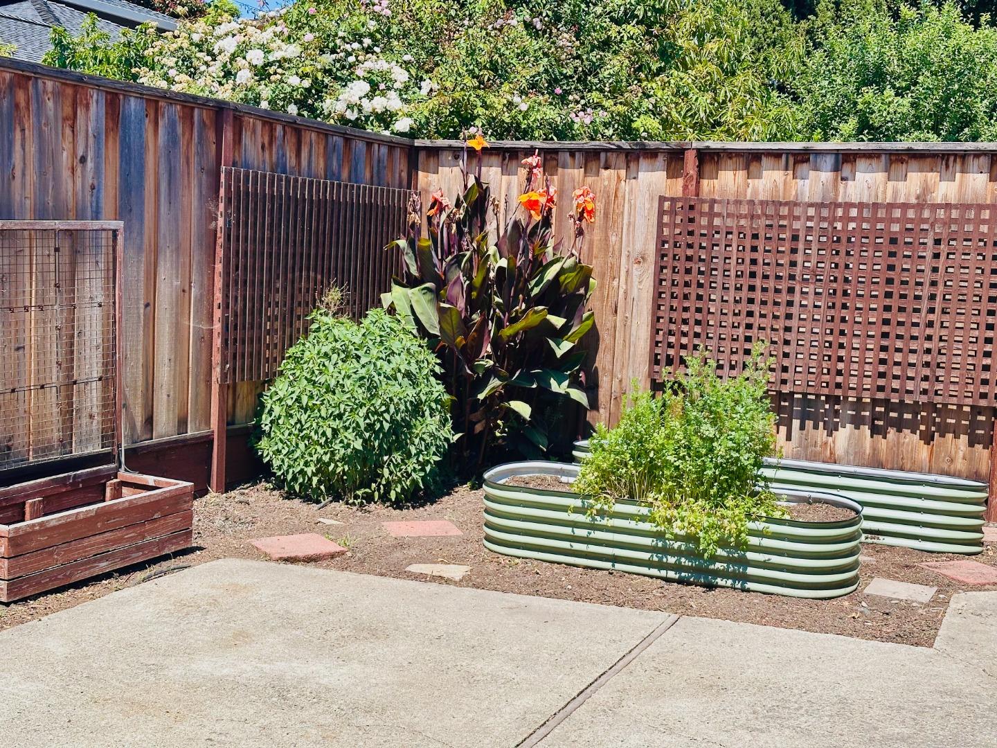 Detail Gallery Image 31 of 39 For 1506-1508 Kentfield Ave, Redwood City,  CA 94061 - 4 Beds | 3 Baths