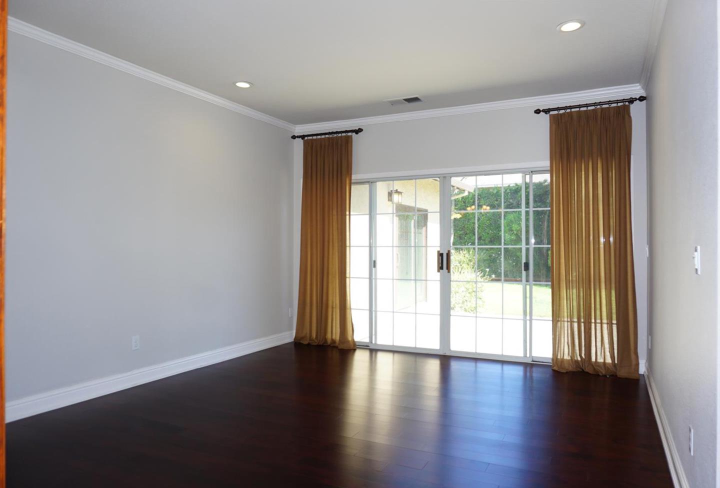 Detail Gallery Image 8 of 19 For 20385 Silverado Ave, Cupertino,  CA 95014 - 4 Beds | 2/1 Baths