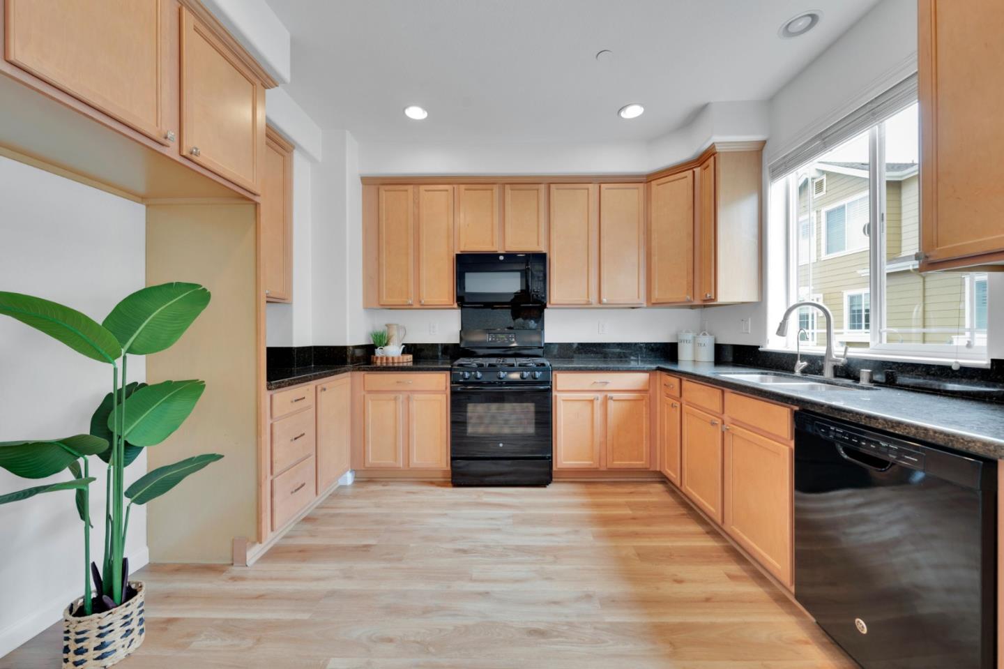 Detail Gallery Image 19 of 64 For 159 Sapphire Ln, Morgan Hill,  CA 95037 - 4 Beds | 3 Baths