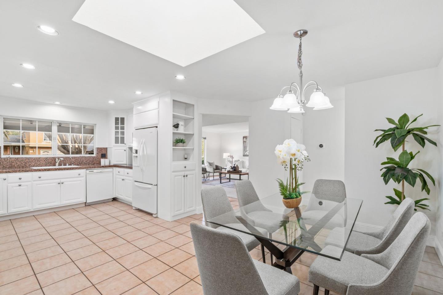 Detail Gallery Image 9 of 24 For 900 Plymouth Dr, Gilroy,  CA 95020 - 4 Beds | 2 Baths