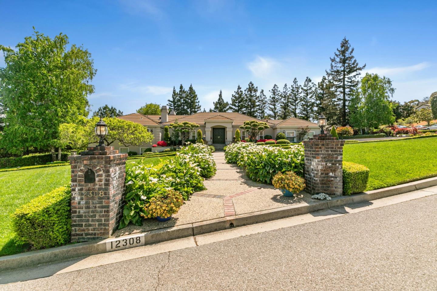 Detail Gallery Image 2 of 69 For 12308 Crayside Ln, Saratoga,  CA 95070 - 5 Beds | 4/2 Baths