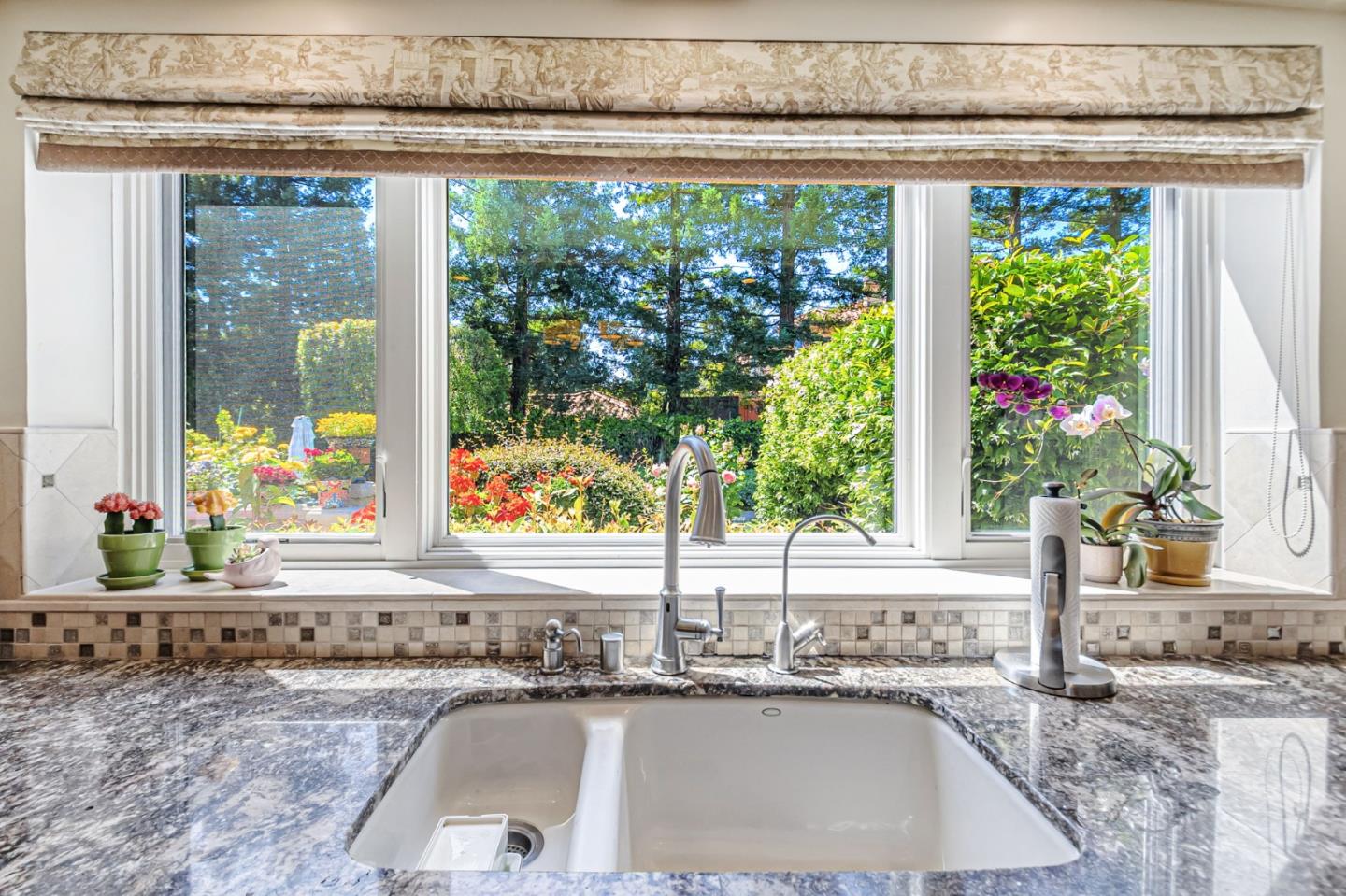 Detail Gallery Image 22 of 69 For 12308 Crayside Ln, Saratoga,  CA 95070 - 5 Beds | 4/2 Baths