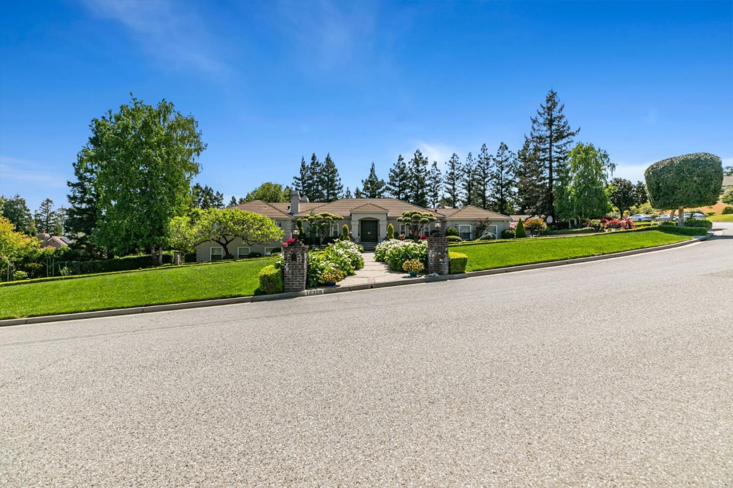 Detail Gallery Image 3 of 69 For 12308 Crayside Ln, Saratoga,  CA 95070 - 5 Beds | 4/2 Baths