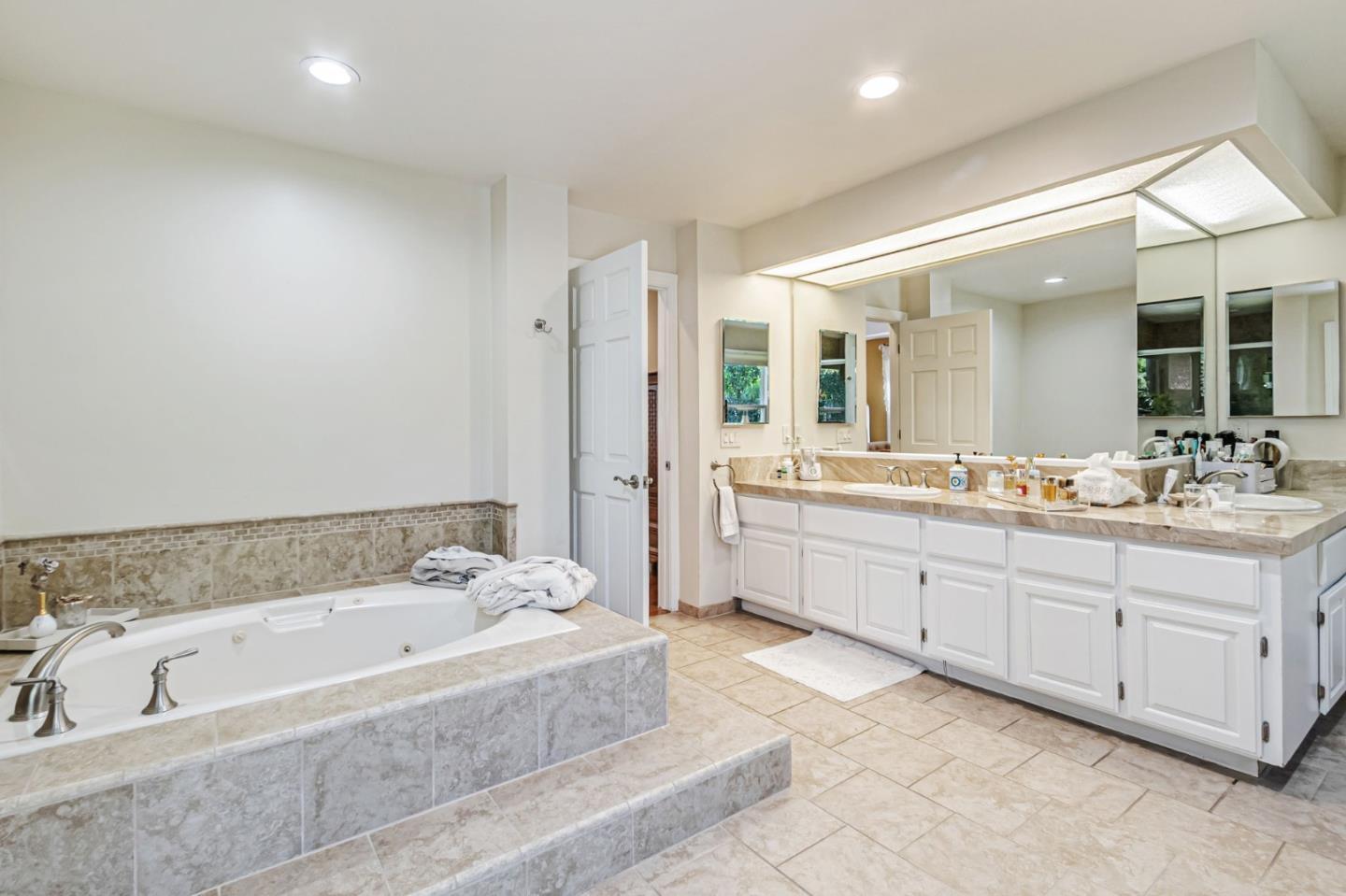 Detail Gallery Image 36 of 69 For 12308 Crayside Ln, Saratoga,  CA 95070 - 5 Beds | 4/2 Baths