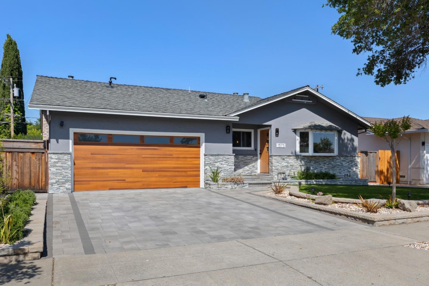 Detail Gallery Image 2 of 25 For 1573 Mallard Way, Sunnyvale,  CA 94087 - 4 Beds | 2 Baths