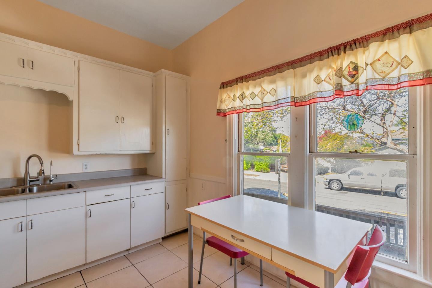 Detail Gallery Image 11 of 34 For 1101 Vine St, San Jose,  CA 95110 - 3 Beds | 1 Baths