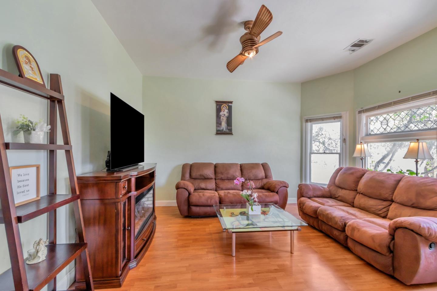 Detail Gallery Image 5 of 34 For 1101 Vine St, San Jose,  CA 95110 - 3 Beds | 1 Baths