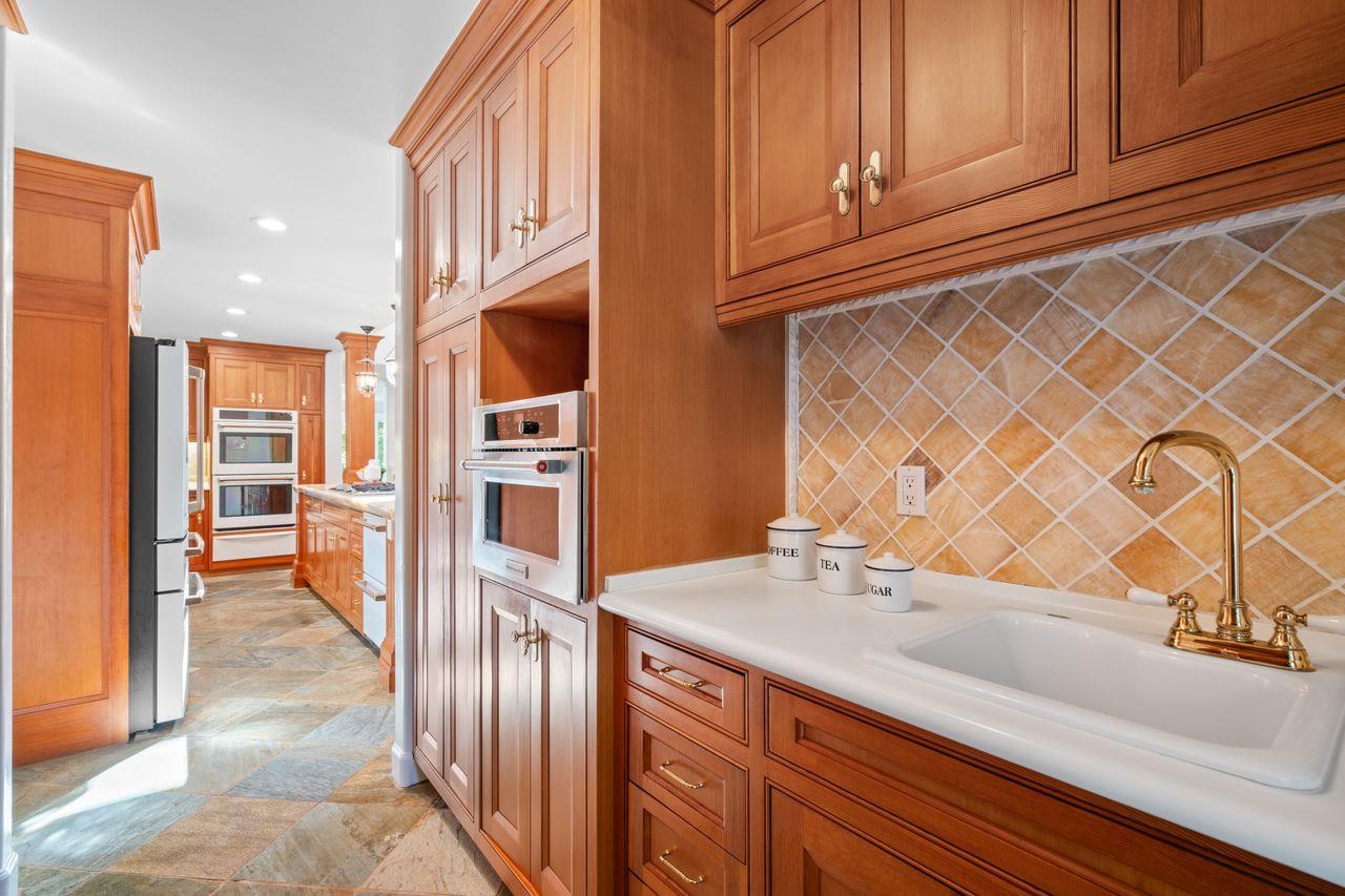 Detail Gallery Image 16 of 73 For 23447 Skyview Ter, Los Gatos,  CA 95033 - 3 Beds | 4 Baths