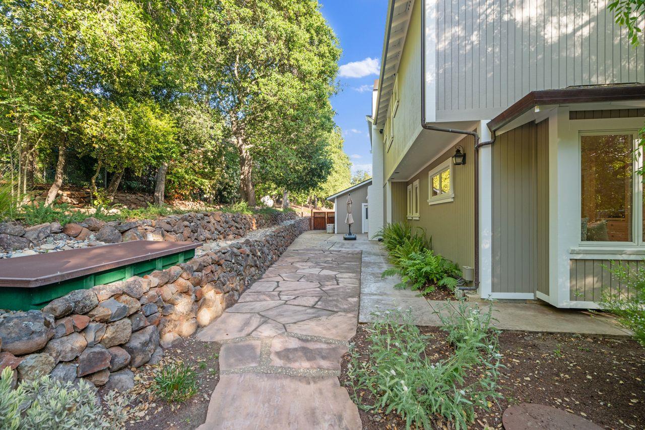 Detail Gallery Image 60 of 73 For 23447 Skyview Ter, Los Gatos,  CA 95033 - 3 Beds | 4 Baths