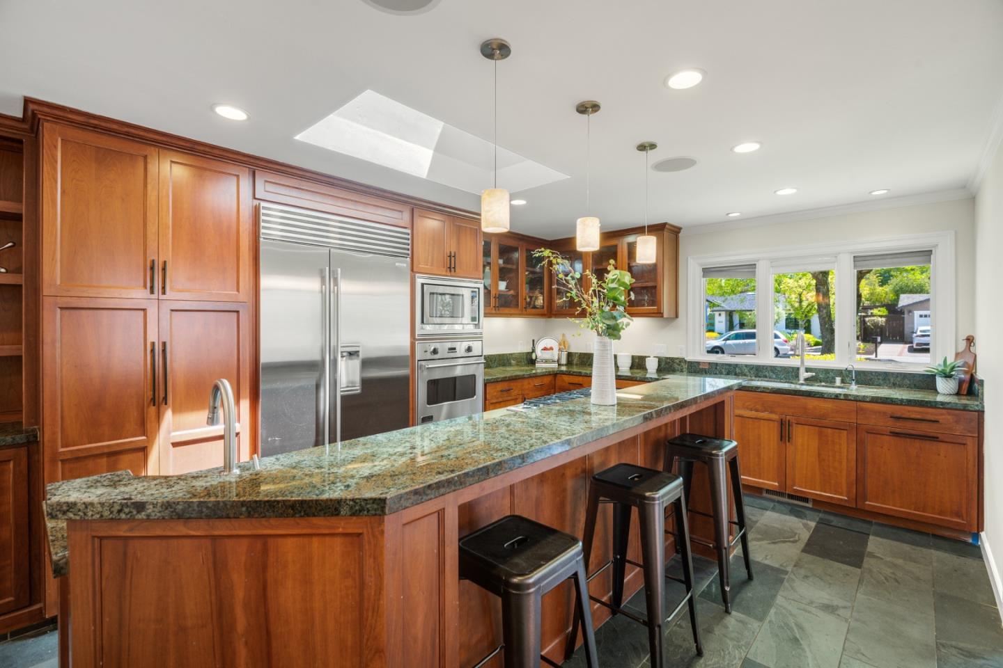 Detail Gallery Image 9 of 34 For 137 Fairmead Ln, Los Gatos,  CA 95032 - 4 Beds | 3 Baths