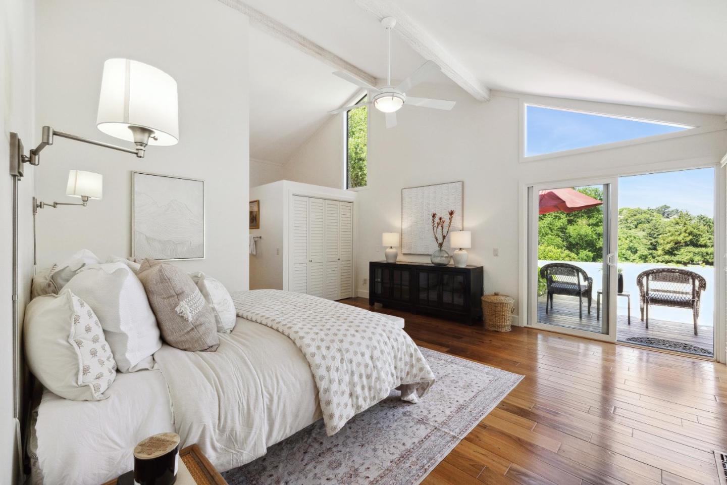 Detail Gallery Image 11 of 27 For 9583 Redwood Ct, Carmel,  CA 93923 - 3 Beds | 3/1 Baths