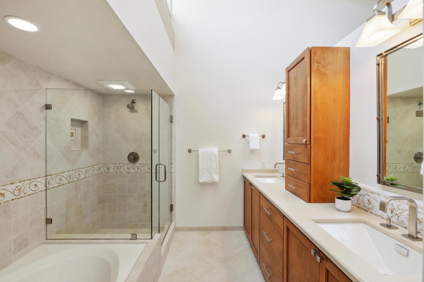 Detail Gallery Image 16 of 27 For 9583 Redwood Ct, Carmel,  CA 93923 - 3 Beds | 3/1 Baths