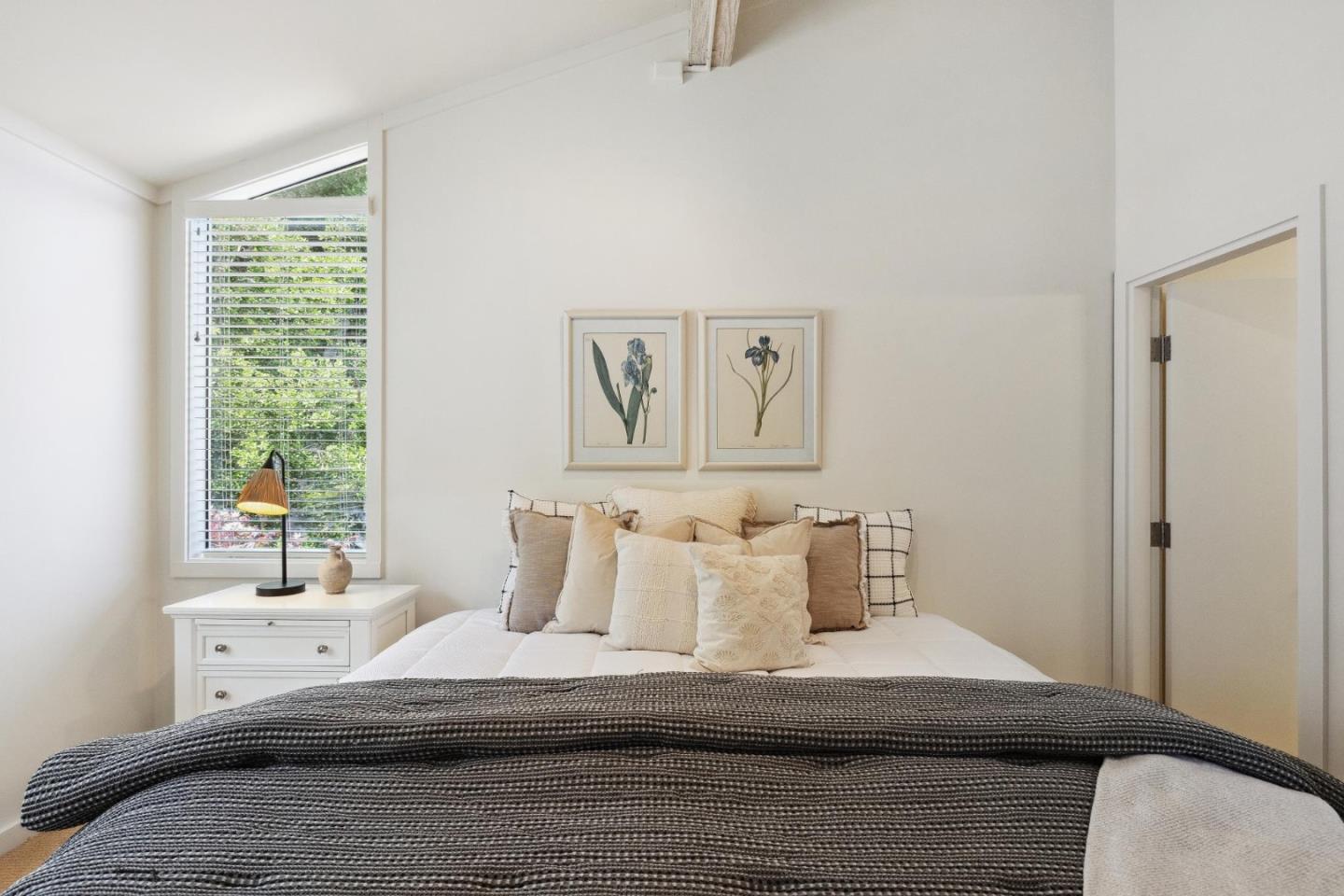 Detail Gallery Image 17 of 27 For 9583 Redwood Ct, Carmel,  CA 93923 - 3 Beds | 3/1 Baths