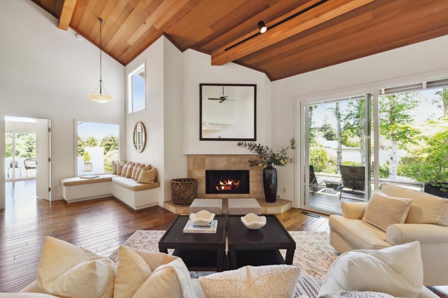 Detail Gallery Image 3 of 27 For 9583 Redwood Ct, Carmel,  CA 93923 - 3 Beds | 3/1 Baths