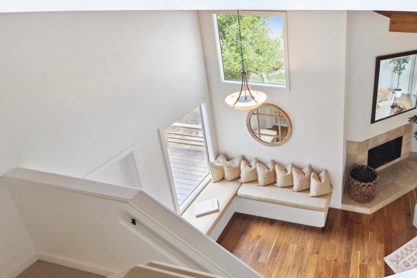 Detail Gallery Image 5 of 27 For 9583 Redwood Ct, Carmel,  CA 93923 - 3 Beds | 3/1 Baths