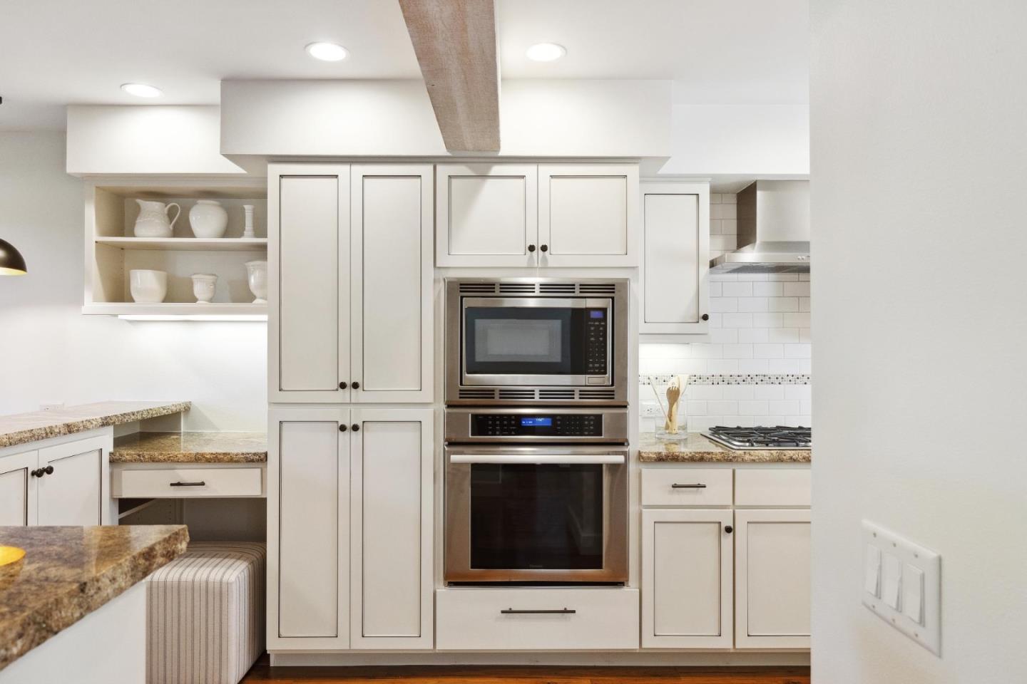 Detail Gallery Image 7 of 27 For 9583 Redwood Ct, Carmel,  CA 93923 - 3 Beds | 3/1 Baths