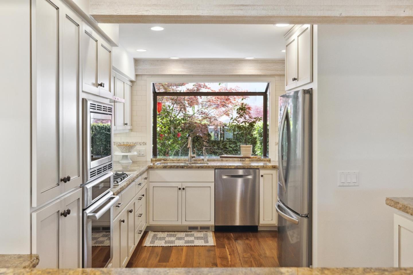 Detail Gallery Image 8 of 27 For 9583 Redwood Ct, Carmel,  CA 93923 - 3 Beds | 3/1 Baths