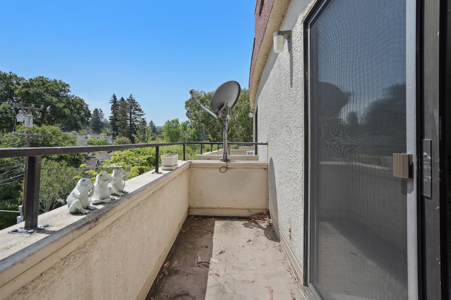 Detail Gallery Image 11 of 34 For 1500 Willow Ave #301,  Burlingame,  CA 94010 - 2 Beds | 2 Baths