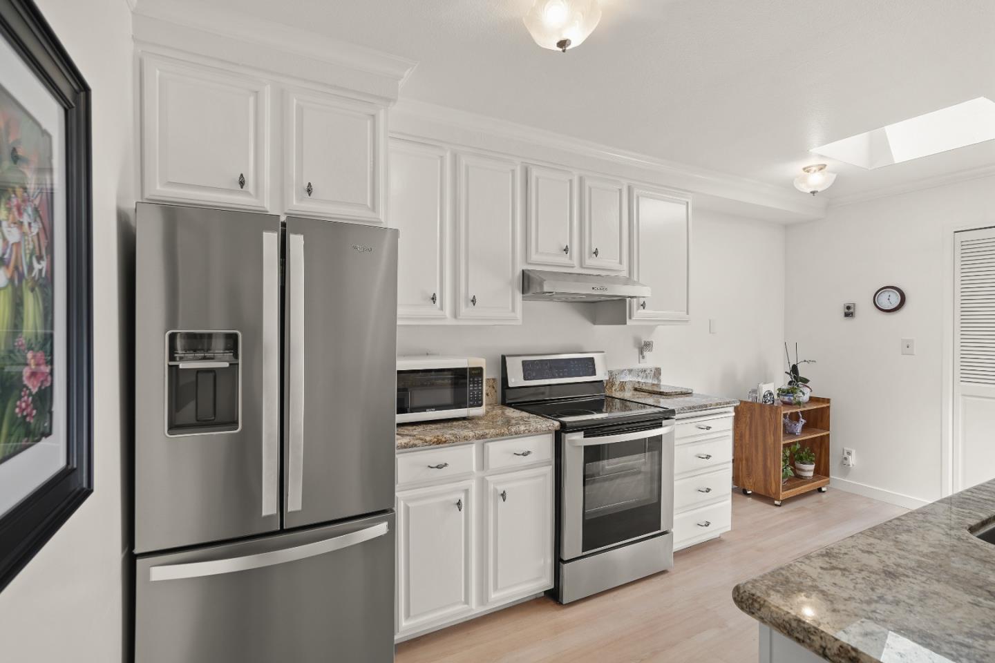 Detail Gallery Image 16 of 34 For 1500 Willow Ave #301,  Burlingame,  CA 94010 - 2 Beds | 2 Baths
