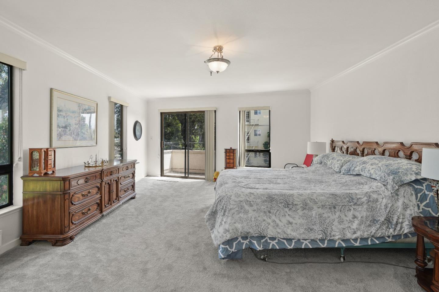 Detail Gallery Image 21 of 34 For 1500 Willow Ave #301,  Burlingame,  CA 94010 - 2 Beds | 2 Baths