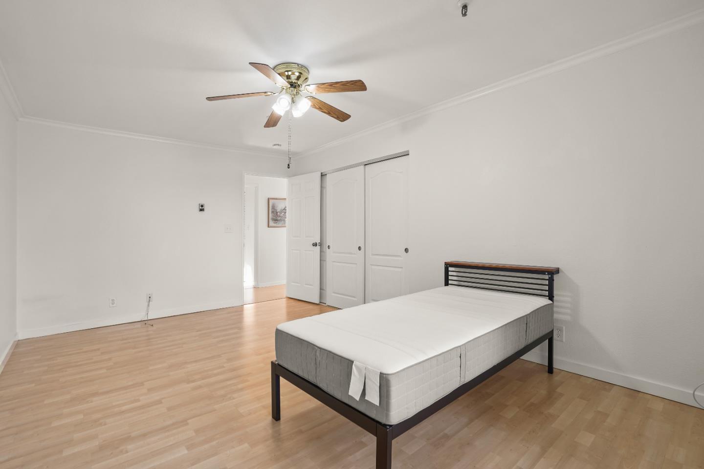 Detail Gallery Image 30 of 34 For 1500 Willow Ave #301,  Burlingame,  CA 94010 - 2 Beds | 2 Baths