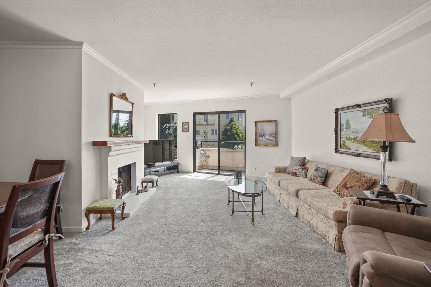 Detail Gallery Image 6 of 34 For 1500 Willow Ave #301,  Burlingame,  CA 94010 - 2 Beds | 2 Baths