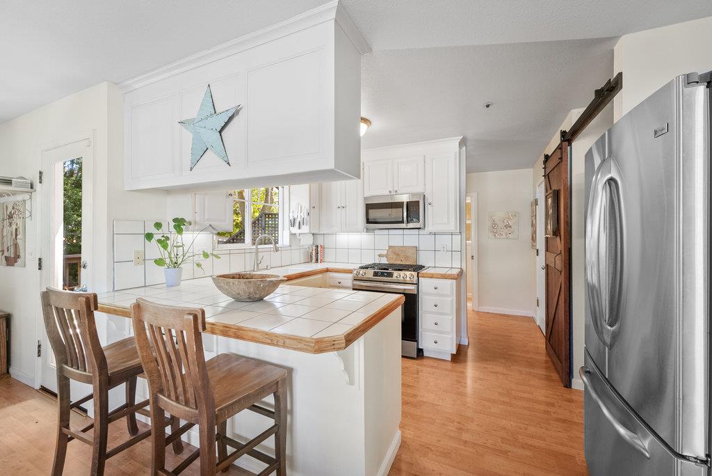 Detail Gallery Image 11 of 42 For 152 Myrtle St, Santa Cruz,  CA 95060 - 3 Beds | 2/1 Baths