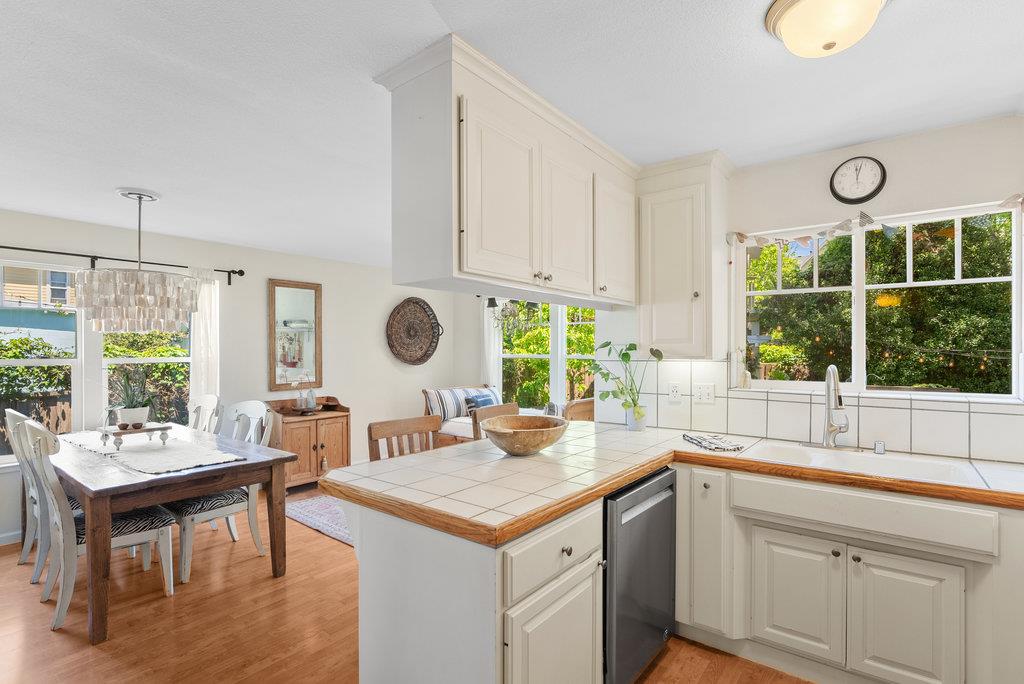 Detail Gallery Image 13 of 42 For 152 Myrtle St, Santa Cruz,  CA 95060 - 3 Beds | 2/1 Baths