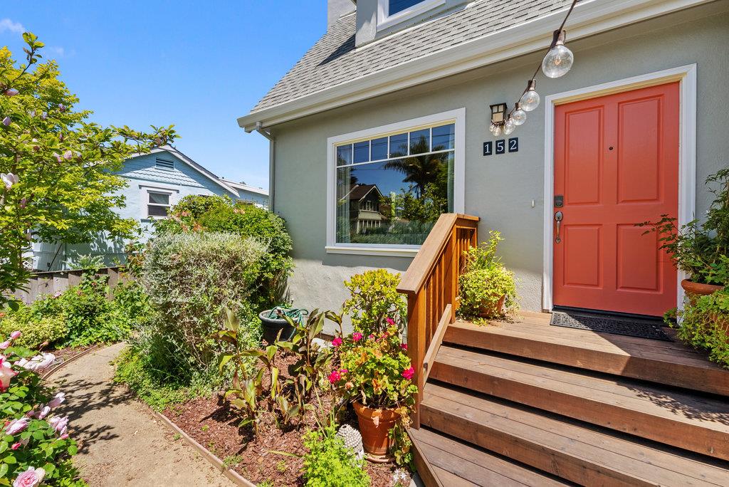 Detail Gallery Image 2 of 42 For 152 Myrtle St, Santa Cruz,  CA 95060 - 3 Beds | 2/1 Baths