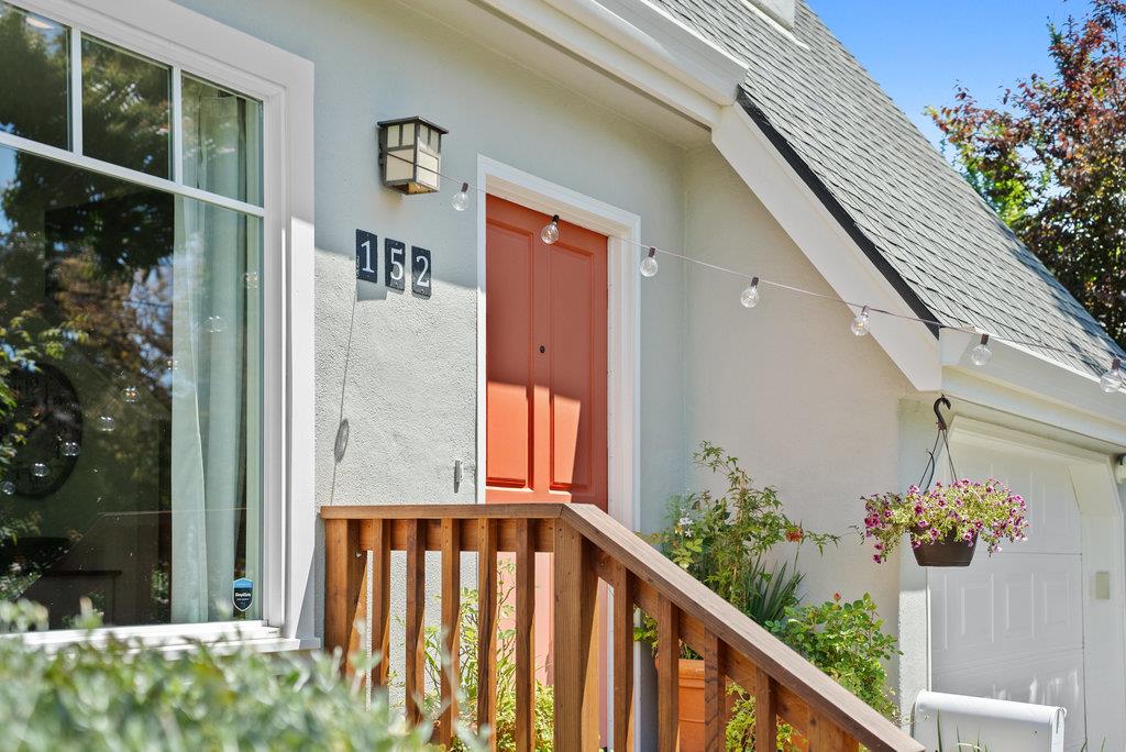Detail Gallery Image 3 of 42 For 152 Myrtle St, Santa Cruz,  CA 95060 - 3 Beds | 2/1 Baths