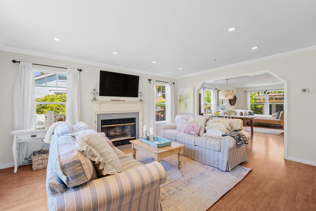 Detail Gallery Image 7 of 42 For 152 Myrtle St, Santa Cruz,  CA 95060 - 3 Beds | 2/1 Baths