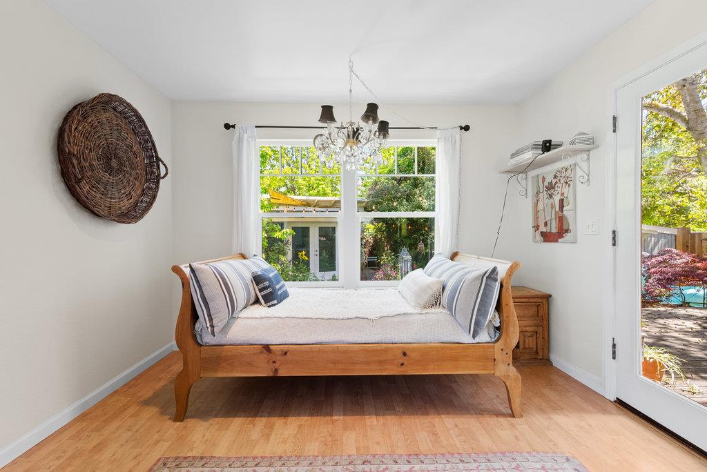 Detail Gallery Image 9 of 42 For 152 Myrtle St, Santa Cruz,  CA 95060 - 3 Beds | 2/1 Baths