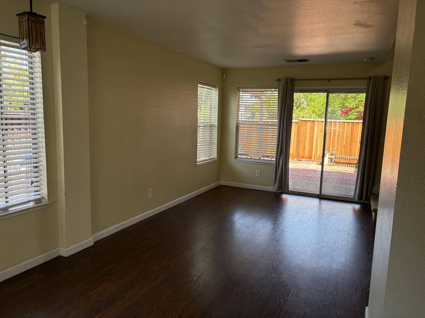 Detail Gallery Image 10 of 23 For 1605 Hermocilla Way, San Jose,  CA 95116 - 3 Beds | 2/1 Baths