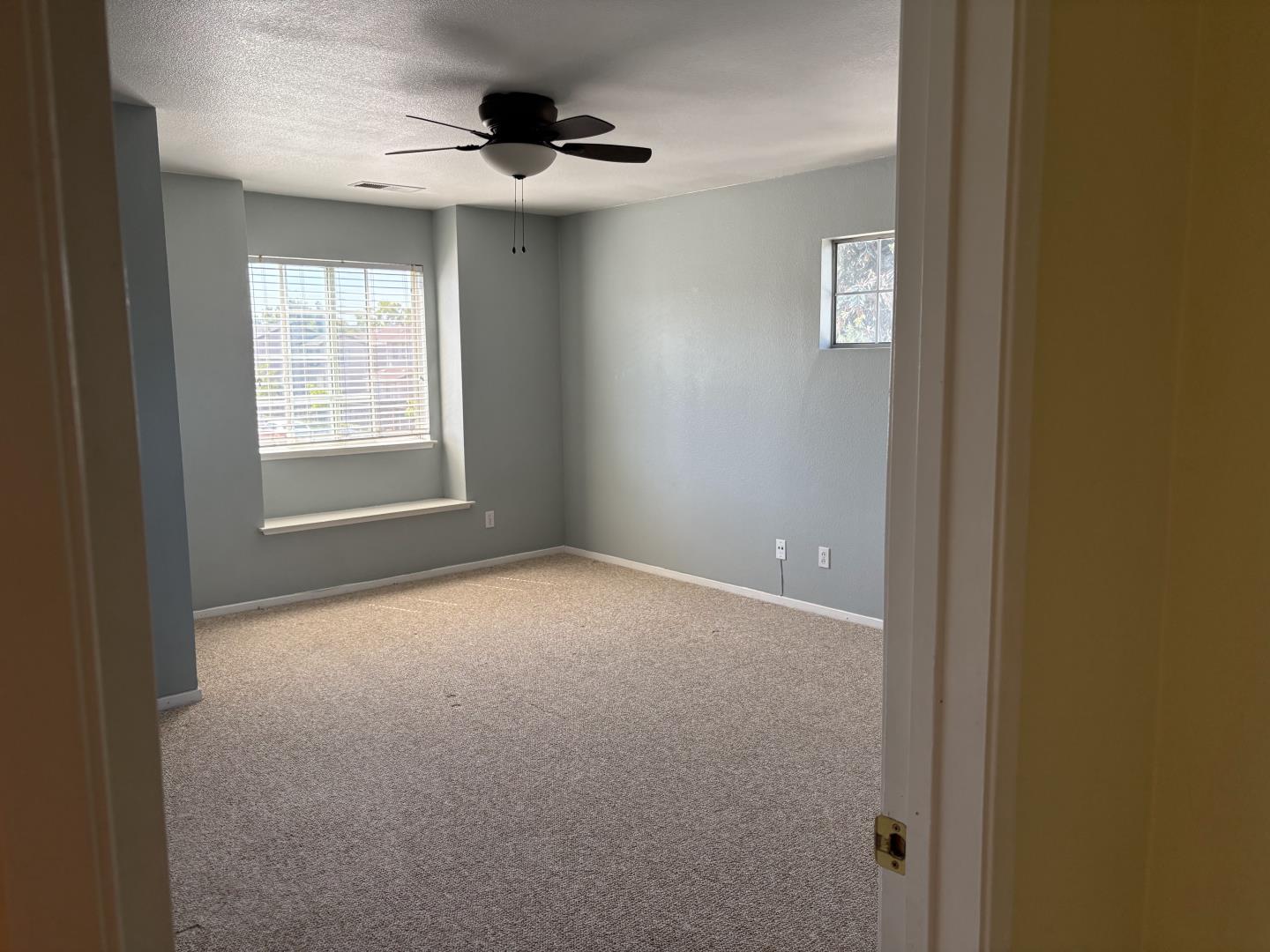 Detail Gallery Image 12 of 23 For 1605 Hermocilla Way, San Jose,  CA 95116 - 3 Beds | 2/1 Baths