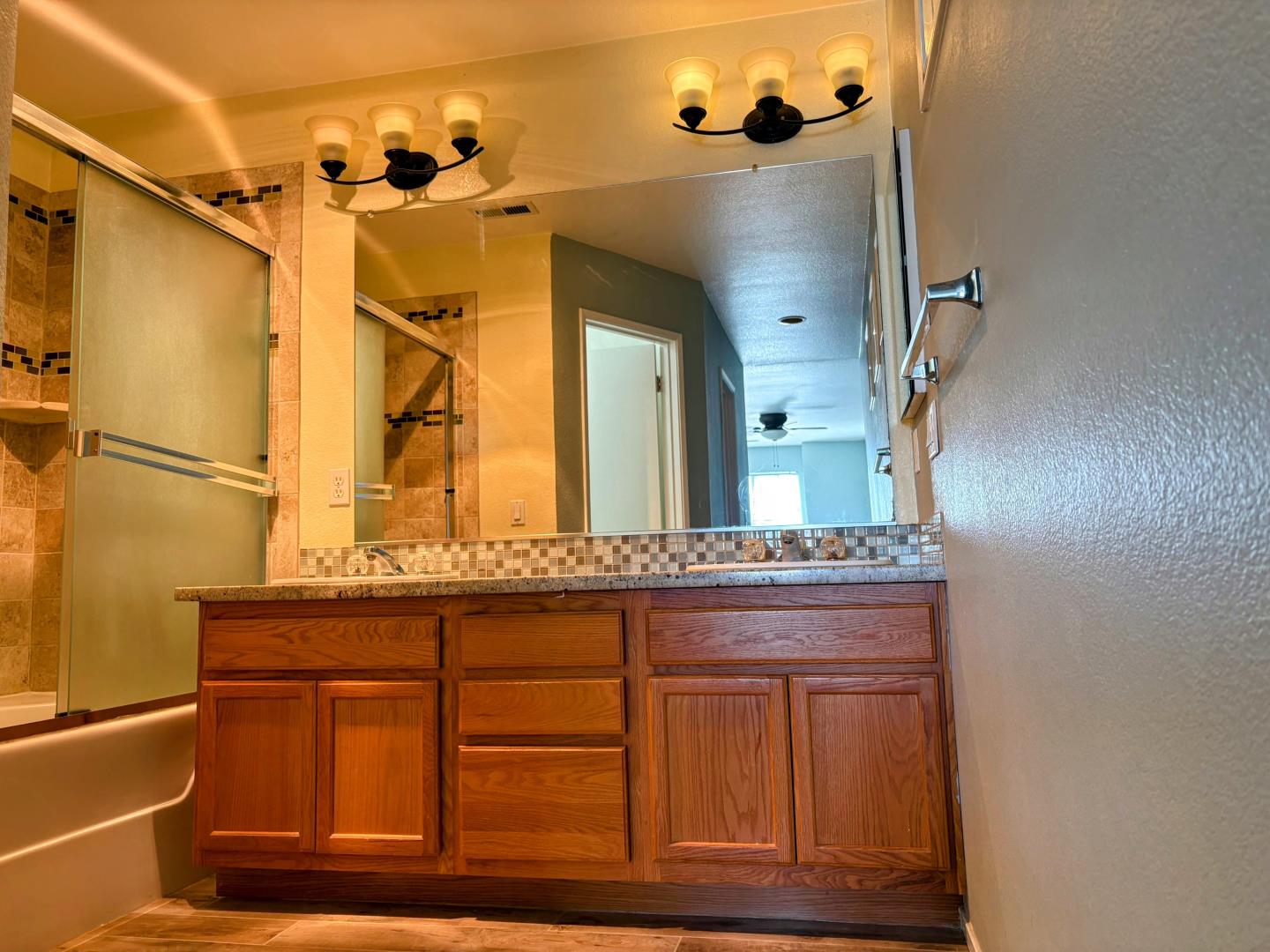 Detail Gallery Image 16 of 23 For 1605 Hermocilla Way, San Jose,  CA 95116 - 3 Beds | 2/1 Baths