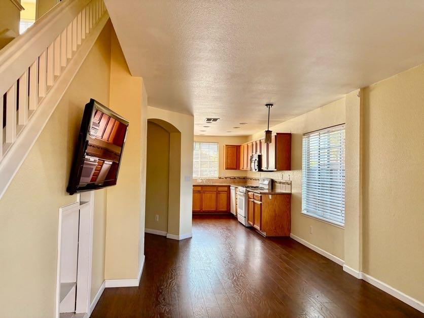 Detail Gallery Image 3 of 23 For 1605 Hermocilla Way, San Jose,  CA 95116 - 3 Beds | 2/1 Baths