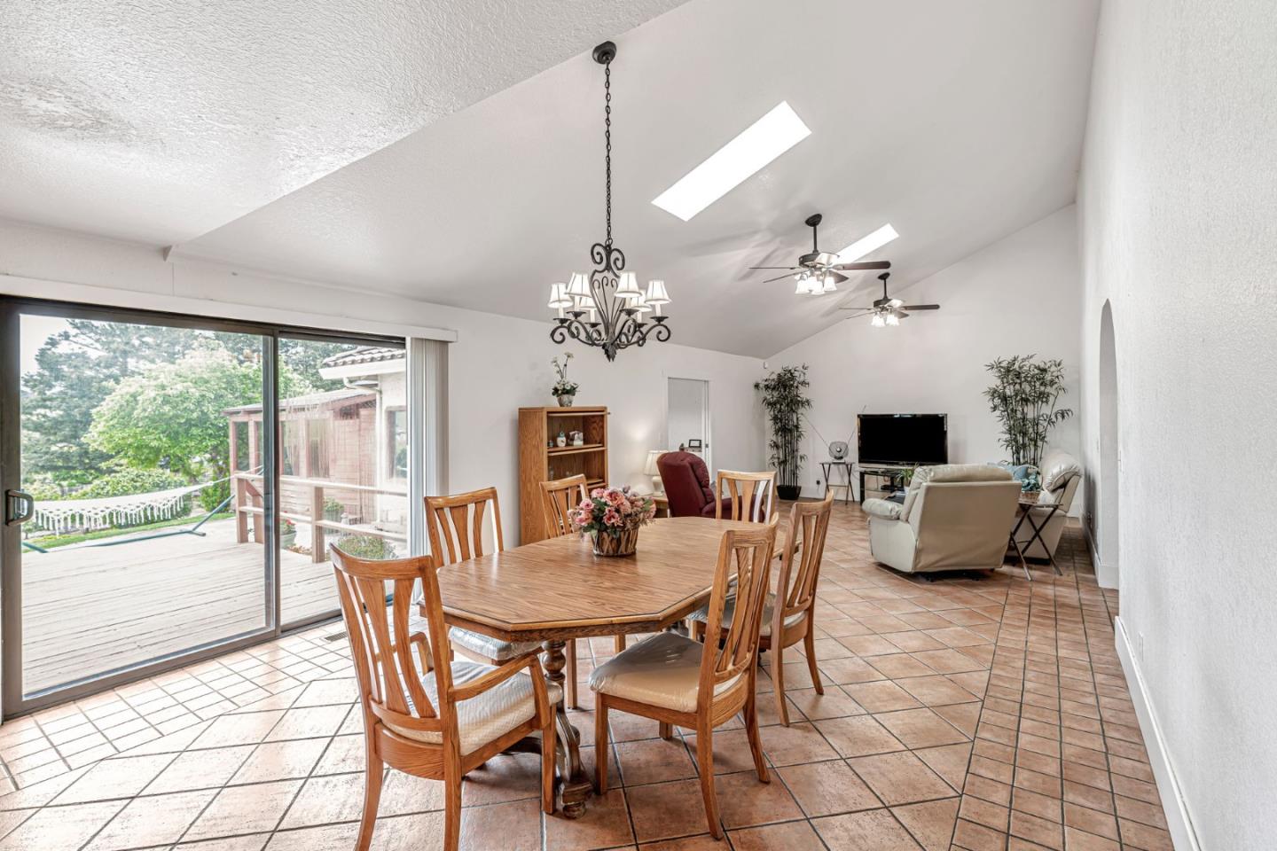 Detail Gallery Image 10 of 27 For 340 Merrill Rd, San Juan Bautista,  CA 95045 - 3 Beds | 2/1 Baths