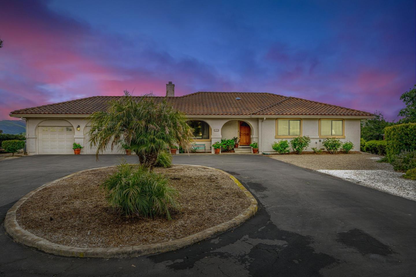 Detail Gallery Image 2 of 27 For 340 Merrill Rd, San Juan Bautista,  CA 95045 - 3 Beds | 2/1 Baths